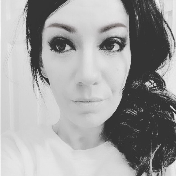 Meet your Posher, Megan - Picture 2 of 2